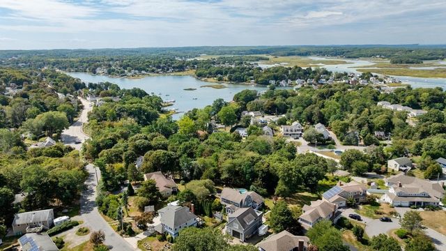 18 Holly St, Gloucester, MA 01930