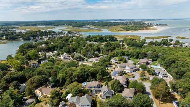 18 Holly St, Gloucester, MA 01930