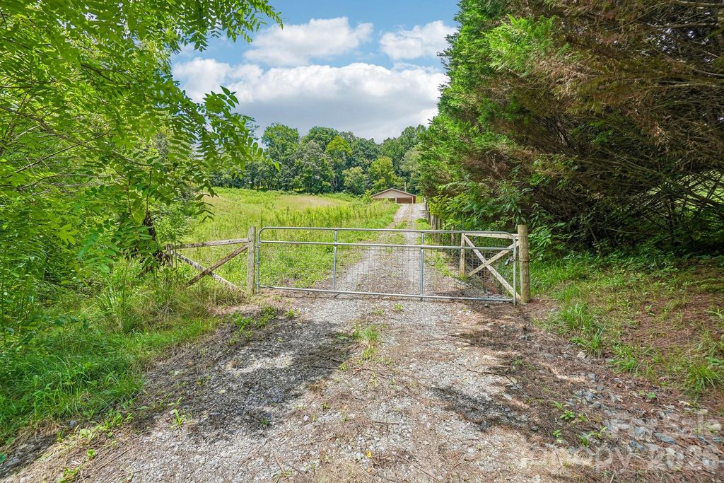 50 Glance Cove Road, Clyde, NC 28721