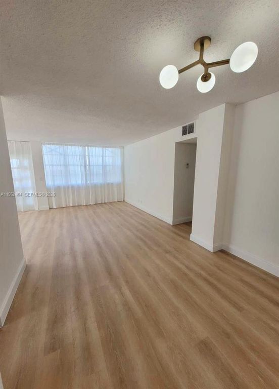 2025 NE 164th St 816, North Miami Beach, FL 33162
