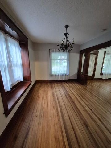 541 S Huttig Avenue, Independence, MO 64053
