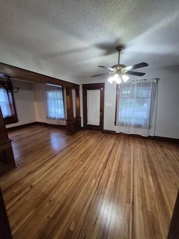 541 S Huttig Avenue, Independence, MO 64053