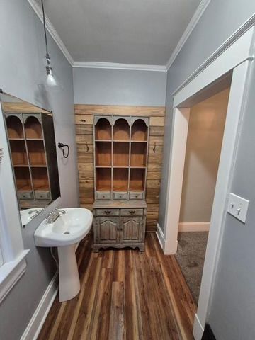 541 S Huttig Avenue, Independence, MO 64053