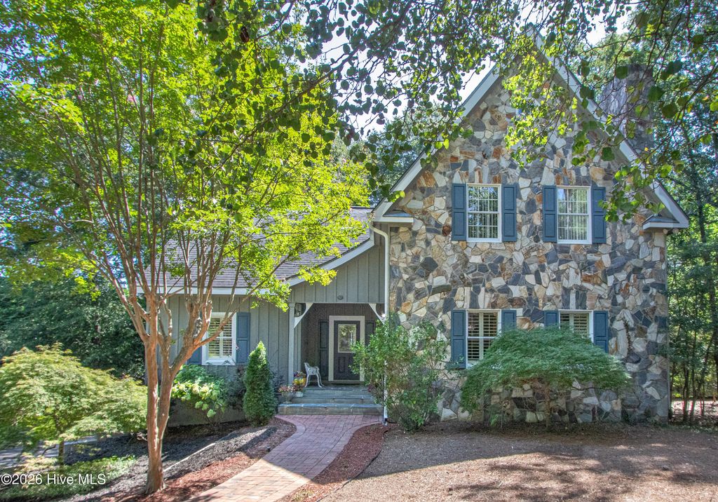12 Village Lane, Pinehurst, NC 28374