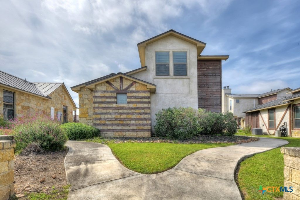 Image 1 of property listing at 1650 Gruene Vineyard Crossing, New Braunfels, TX 78130