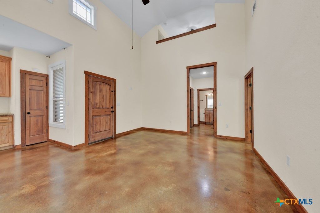 Image 5 of property listing at 1650 Gruene Vineyard Crossing, New Braunfels, TX 78130