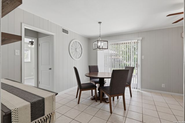 5202 CORAL MIST ST, Kirby, TX 78219