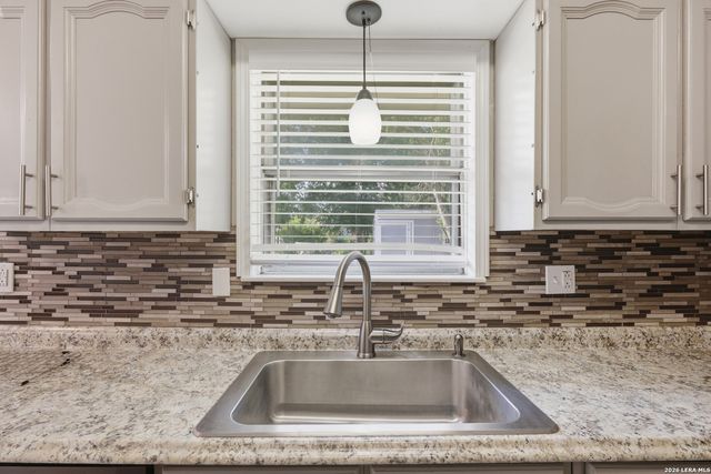 5202 CORAL MIST ST, Kirby, TX 78219