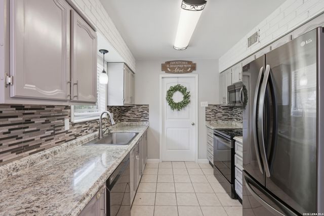 5202 CORAL MIST ST, Kirby, TX 78219