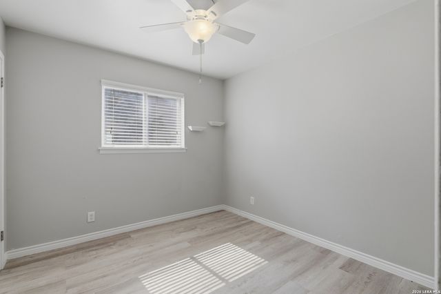 5202 CORAL MIST ST, Kirby, TX 78219