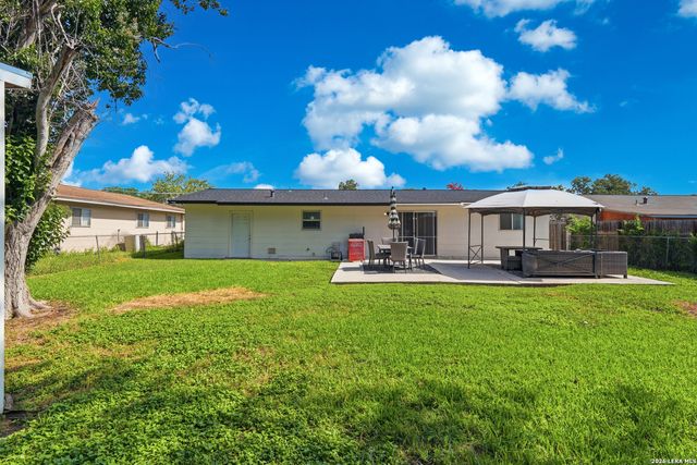 5202 CORAL MIST ST, Kirby, TX 78219