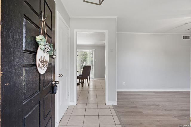 5202 CORAL MIST ST, Kirby, TX 78219