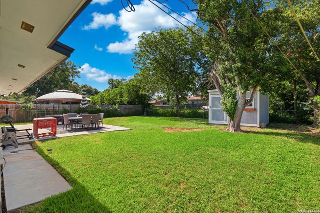 5202 CORAL MIST ST, Kirby, TX 78219