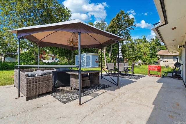 5202 CORAL MIST ST, Kirby, TX 78219