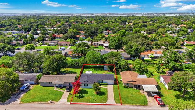 5202 CORAL MIST ST, Kirby, TX 78219