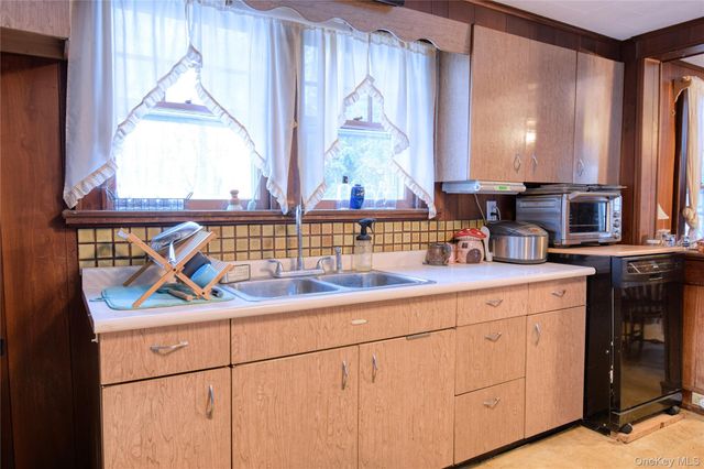 668 State Route 44 55, Highland, NY 12528