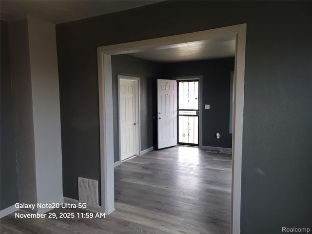 630 E Dartmouth Street, Flint, MI 48505