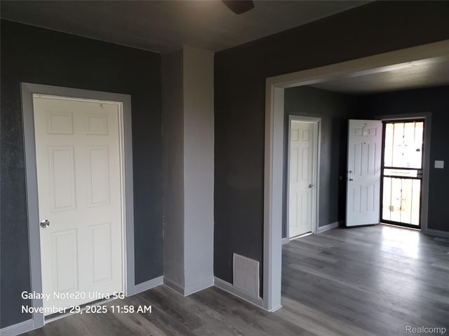 630 E Dartmouth Street, Flint, MI 48505