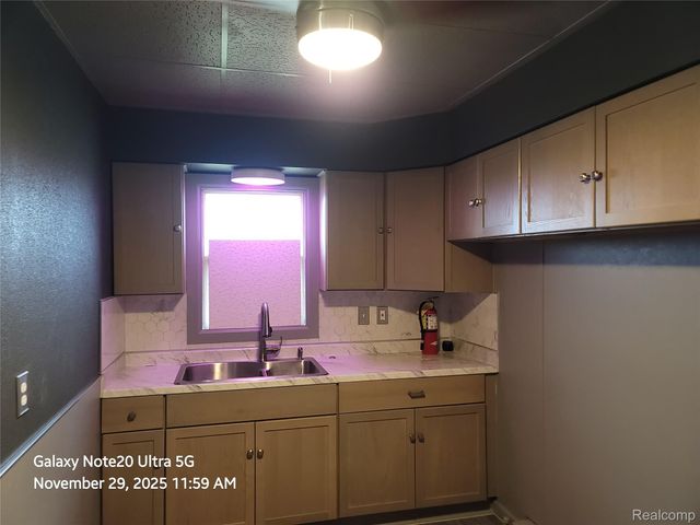 630 E Dartmouth Street, Flint, MI 48505