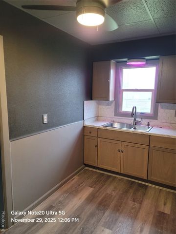 630 E Dartmouth Street, Flint, MI 48505