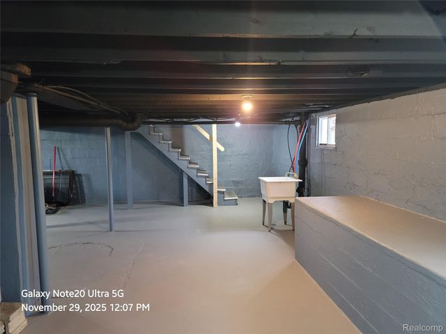 630 E Dartmouth Street, Flint, MI 48505