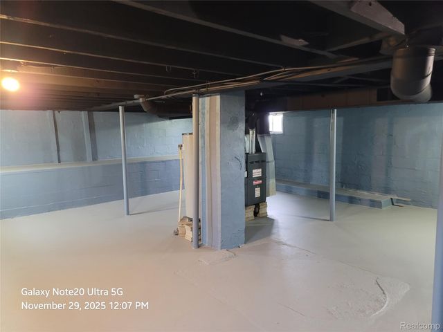 630 E Dartmouth Street, Flint, MI 48505