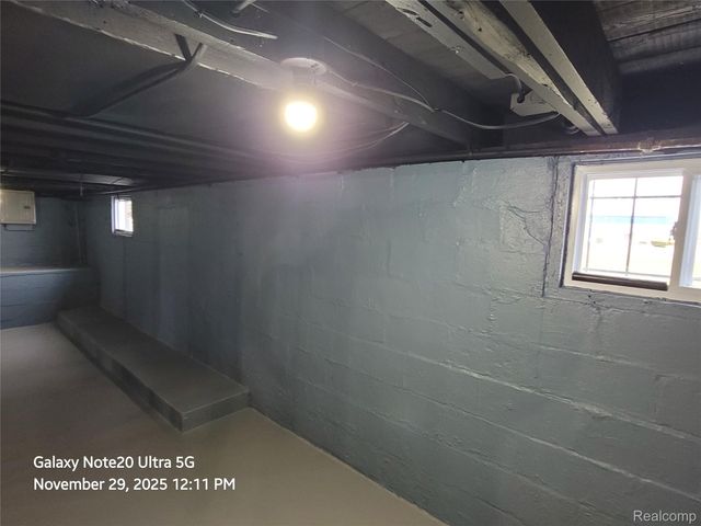 630 E Dartmouth Street, Flint, MI 48505