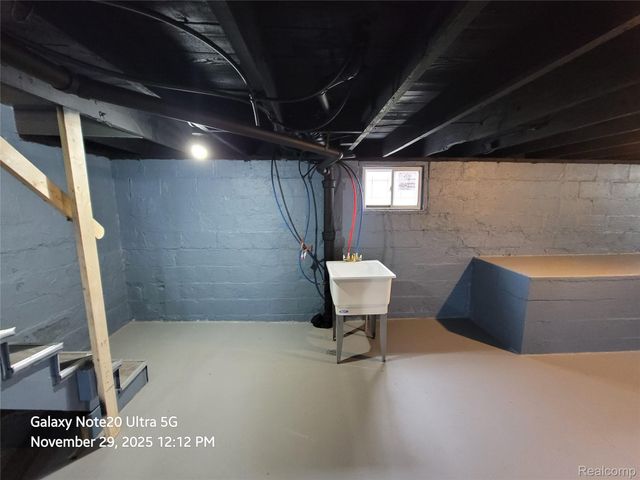 630 E Dartmouth Street, Flint, MI 48505