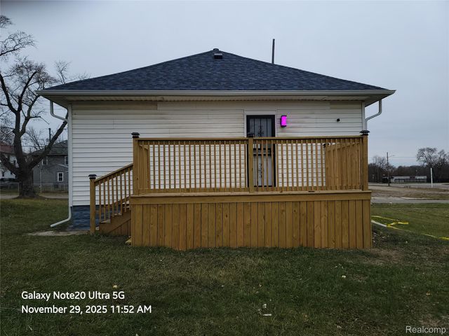 630 E Dartmouth Street, Flint, MI 48505