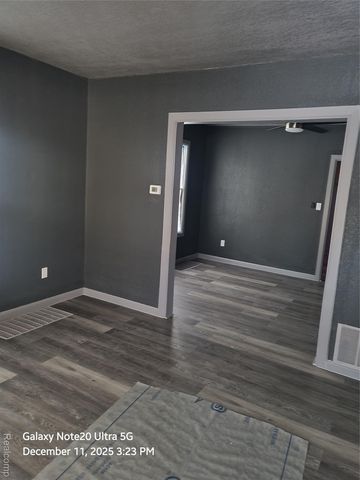 630 E Dartmouth Street, Flint, MI 48505