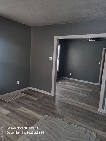 630 E Dartmouth Street, Flint, MI 48505