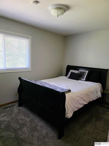 7030 S Wedgewood Drive, Lincoln, NE 68510