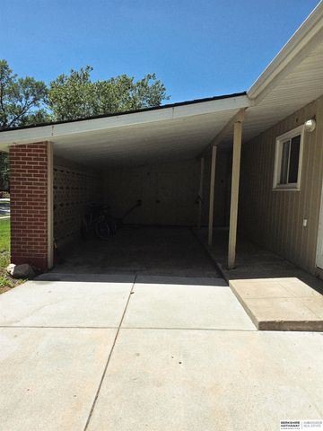7030 S Wedgewood Drive, Lincoln, NE 68510