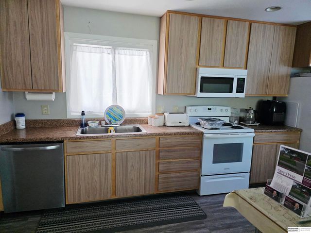7030 S Wedgewood Drive, Lincoln, NE 68510