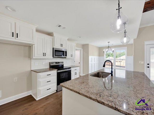102 Nash Court, Perry, GA 31069