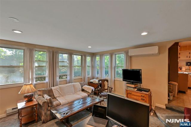 12 Pitcairn Avenue, Ho-ho-kus, NJ 07423