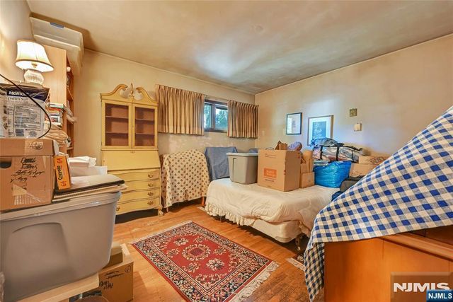 12 Pitcairn Avenue, Ho-ho-kus, NJ 07423