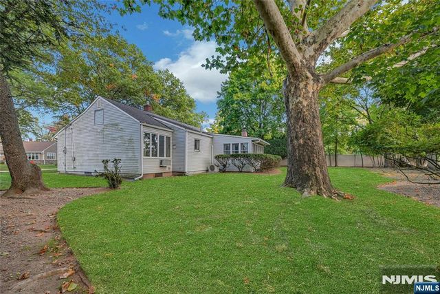 12 Pitcairn Avenue, Ho-ho-kus, NJ 07423