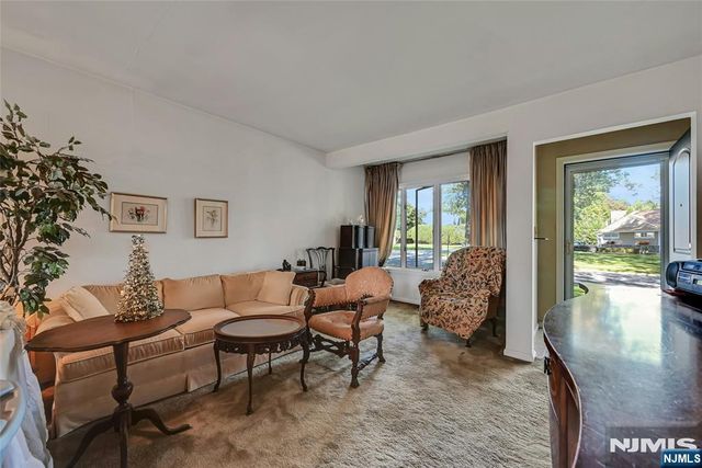 12 Pitcairn Avenue, Ho-ho-kus, NJ 07423