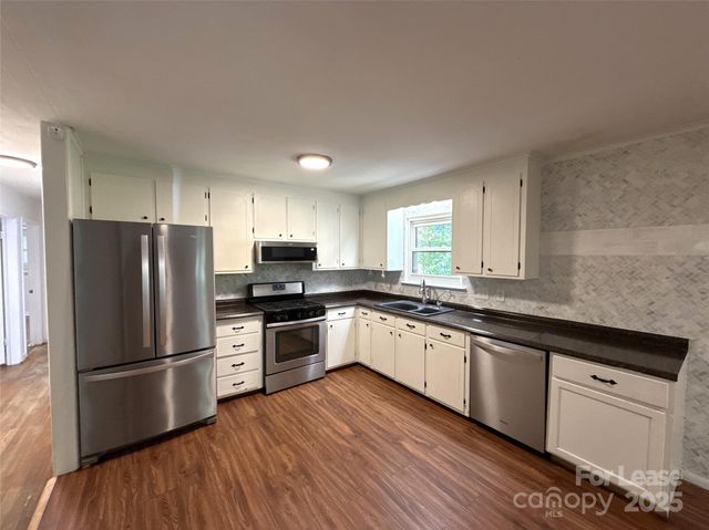 7045 Ridge Lane Road, Charlotte, NC 28262