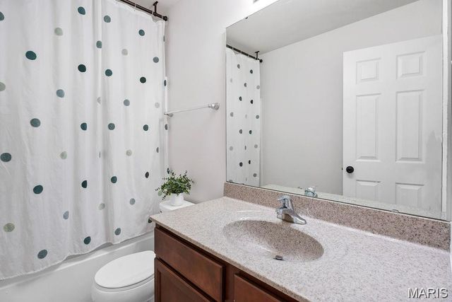 204 Charlestowne Place Drive, St Charles, MO 63301