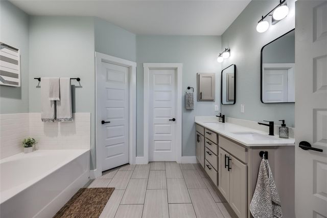 2111 American DR, Lago Vista, TX 78645