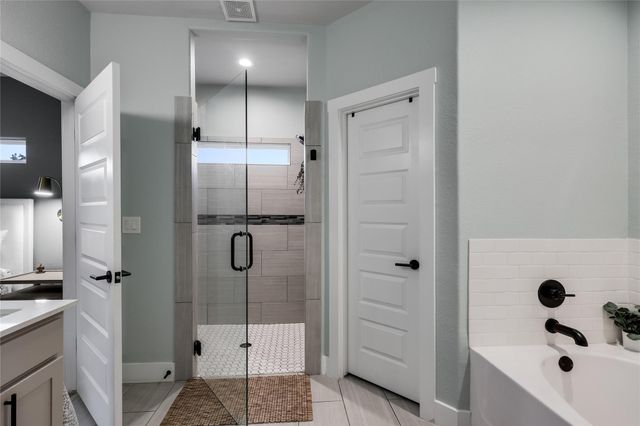 2111 American DR, Lago Vista, TX 78645