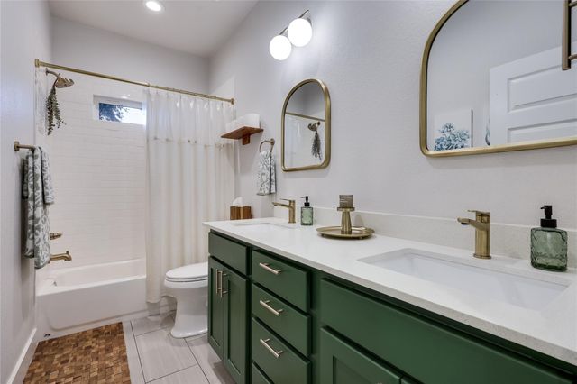 2111 American DR, Lago Vista, TX 78645