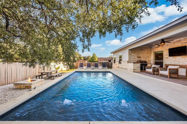 2111 American DR, Lago Vista, TX 78645
