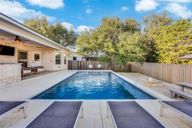 2111 American DR, Lago Vista, TX 78645