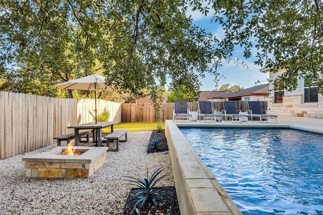 2111 American DR, Lago Vista, TX 78645