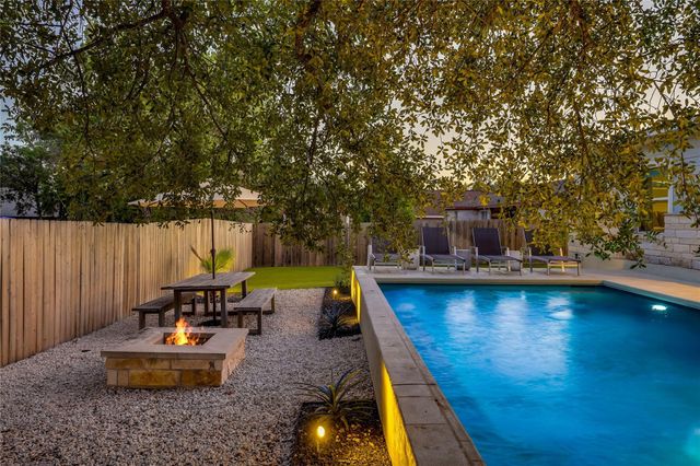 2111 American DR, Lago Vista, TX 78645