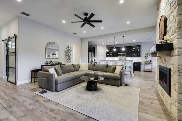 2111 American DR, Lago Vista, TX 78645