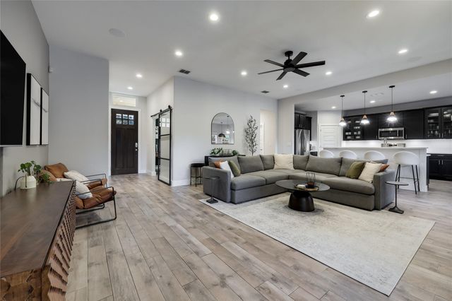 2111 American DR, Lago Vista, TX 78645